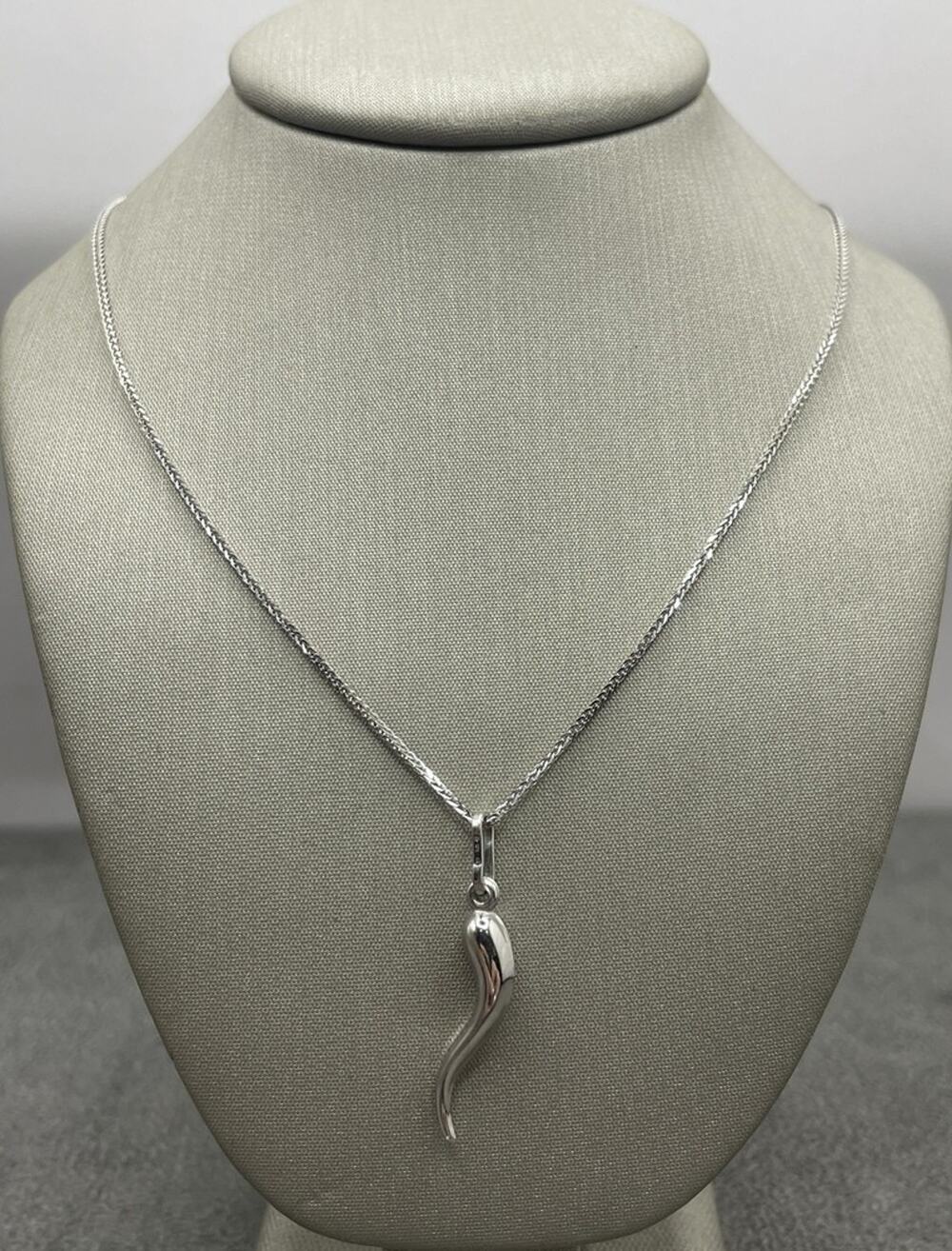 18K White Gold Wheat Link Chain w/ Italian Horn Good Luck Charm Pendant (27112)